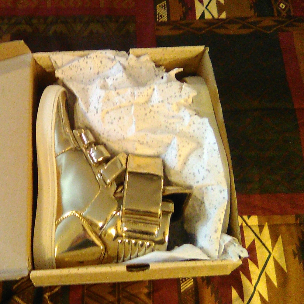 Men's gold point liquid radii shoes